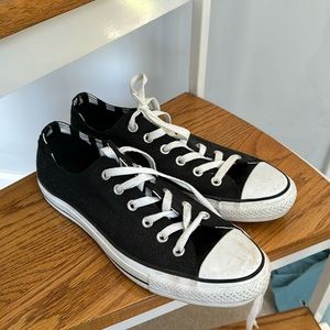 Converse low black and white